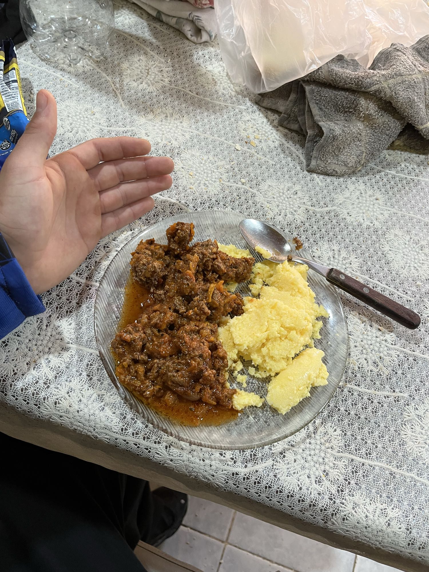 carne guisada con polenta