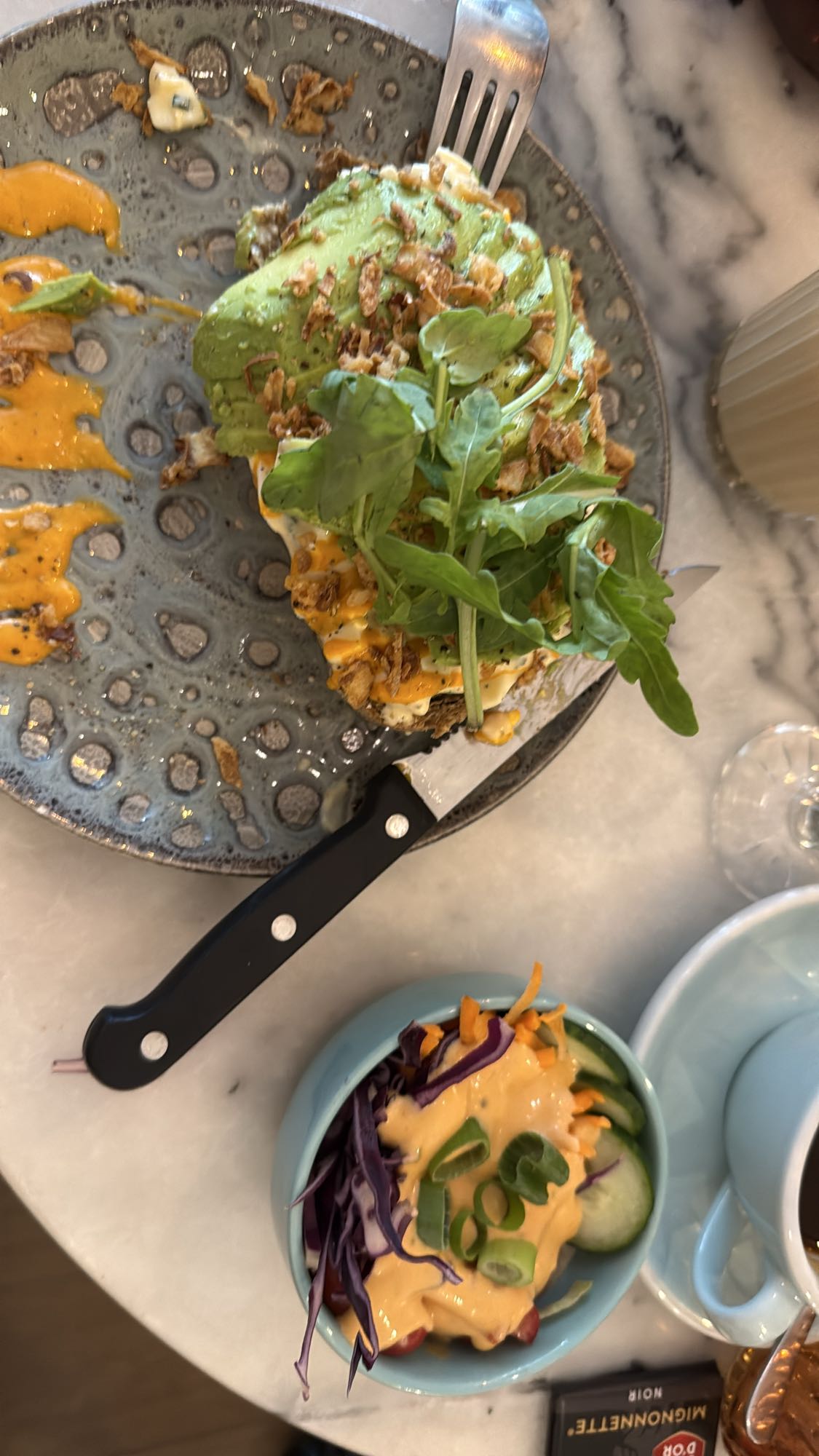 Avocadotoast met salade