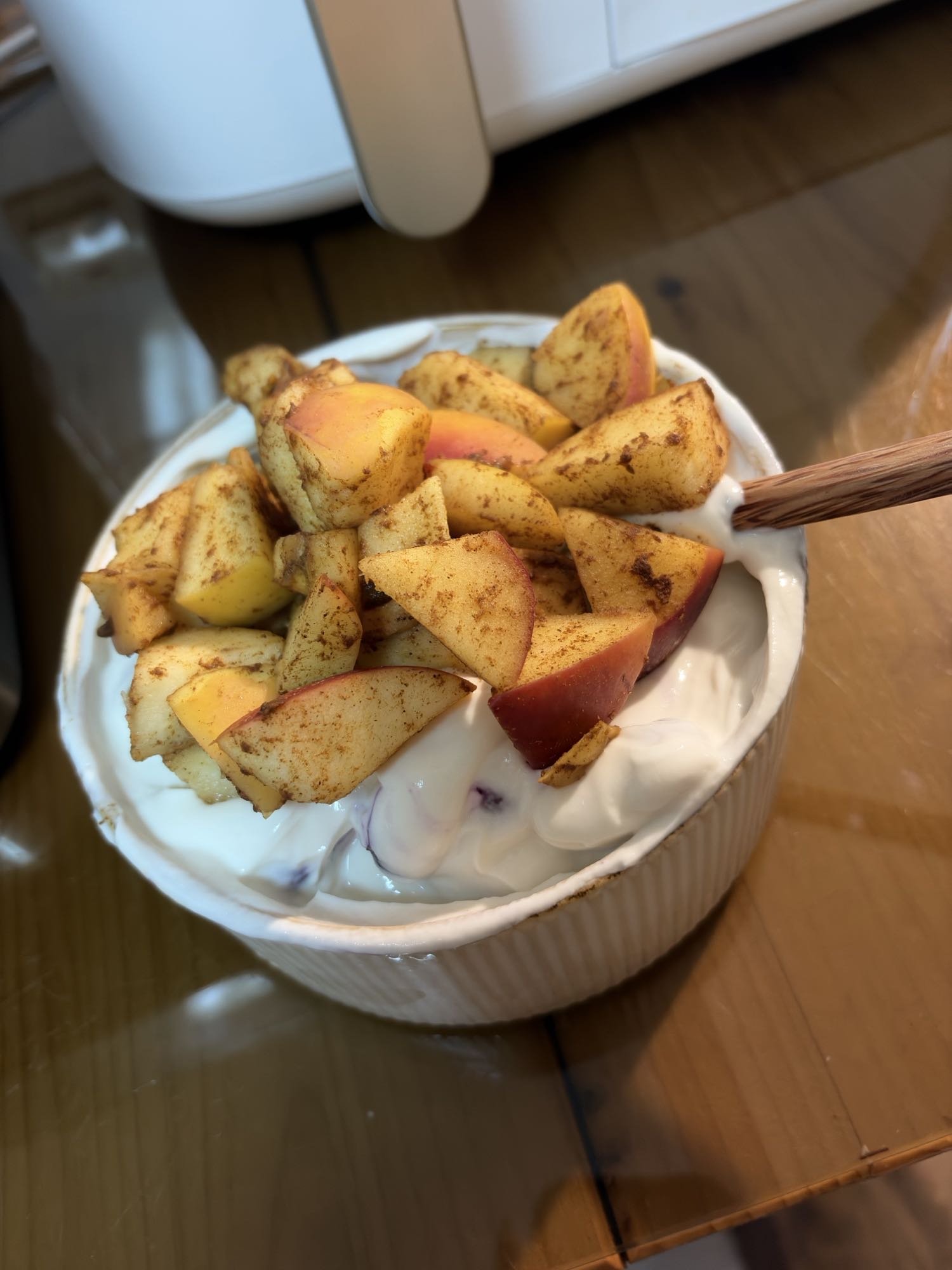 Skyr cu afine, mar si scortisoara