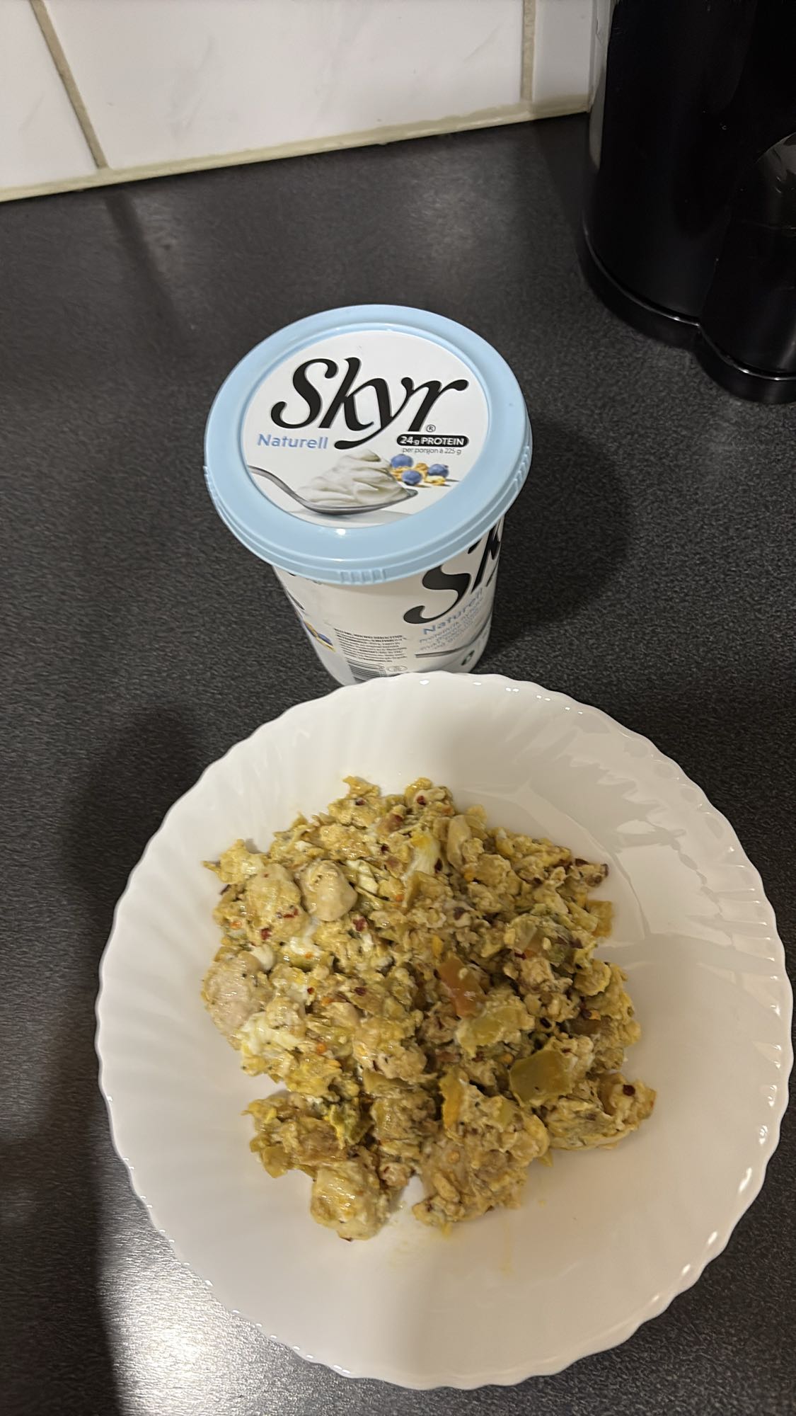 Eggerøre med kylling og skyr