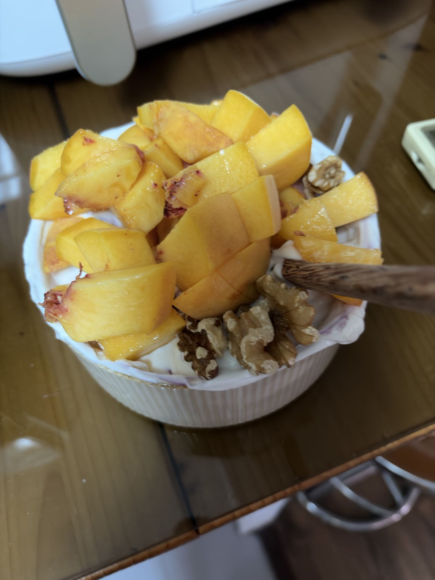 Skyr cu afine, piersică și nuci