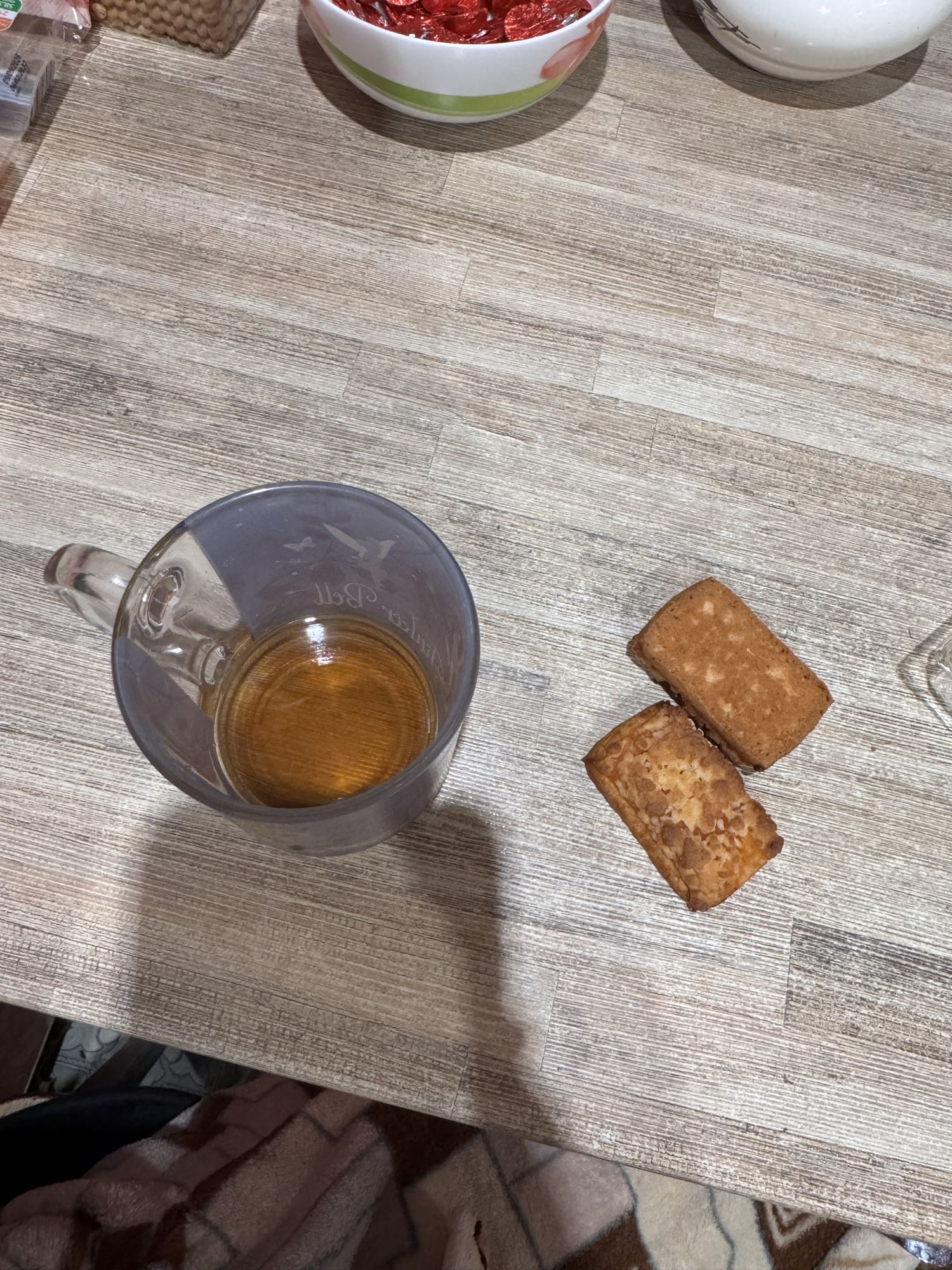 Чай с пирожными