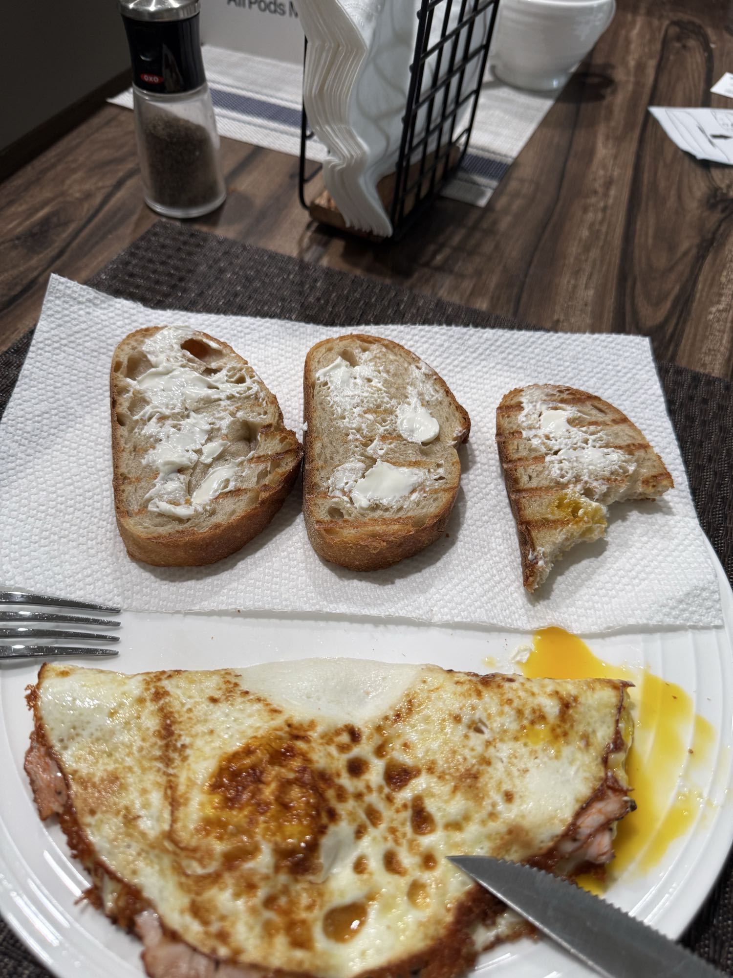 huevos con jamón y pan