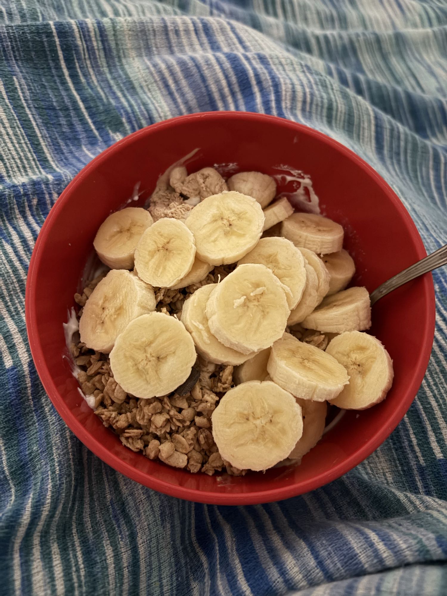Yogurt con banana e muesli