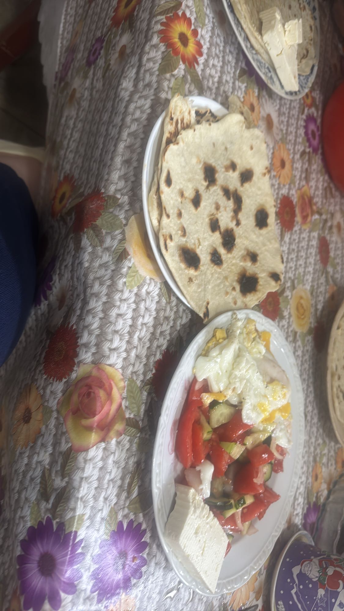 Lipie cu salata si branza
