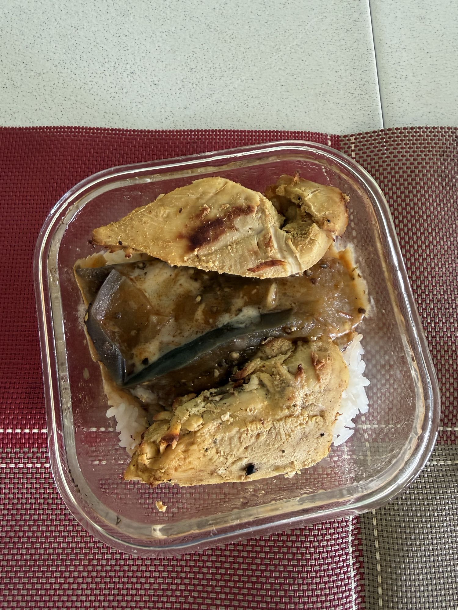 Frango com arroz e berinjela