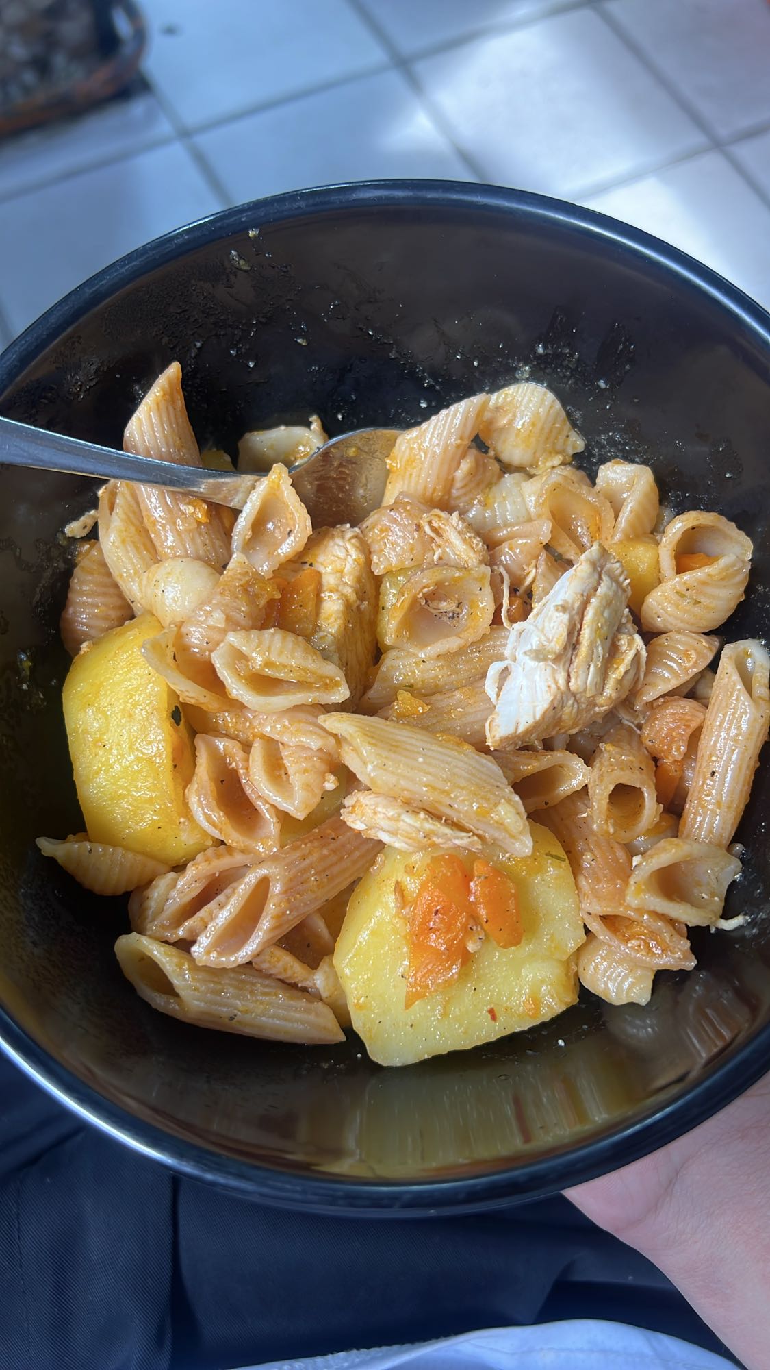 Паста с курицей и картофелем