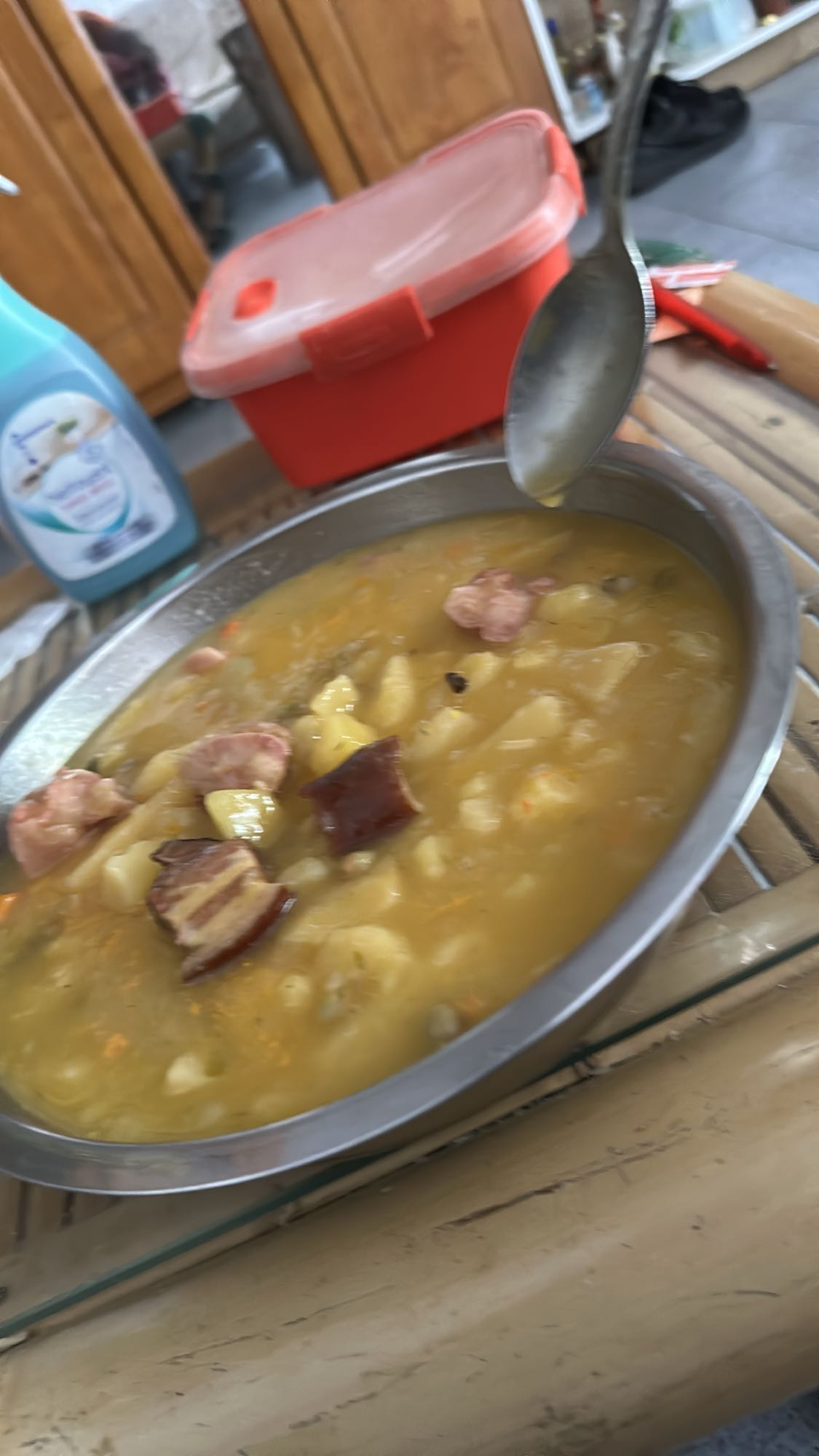 Soupe aux légumes et porc