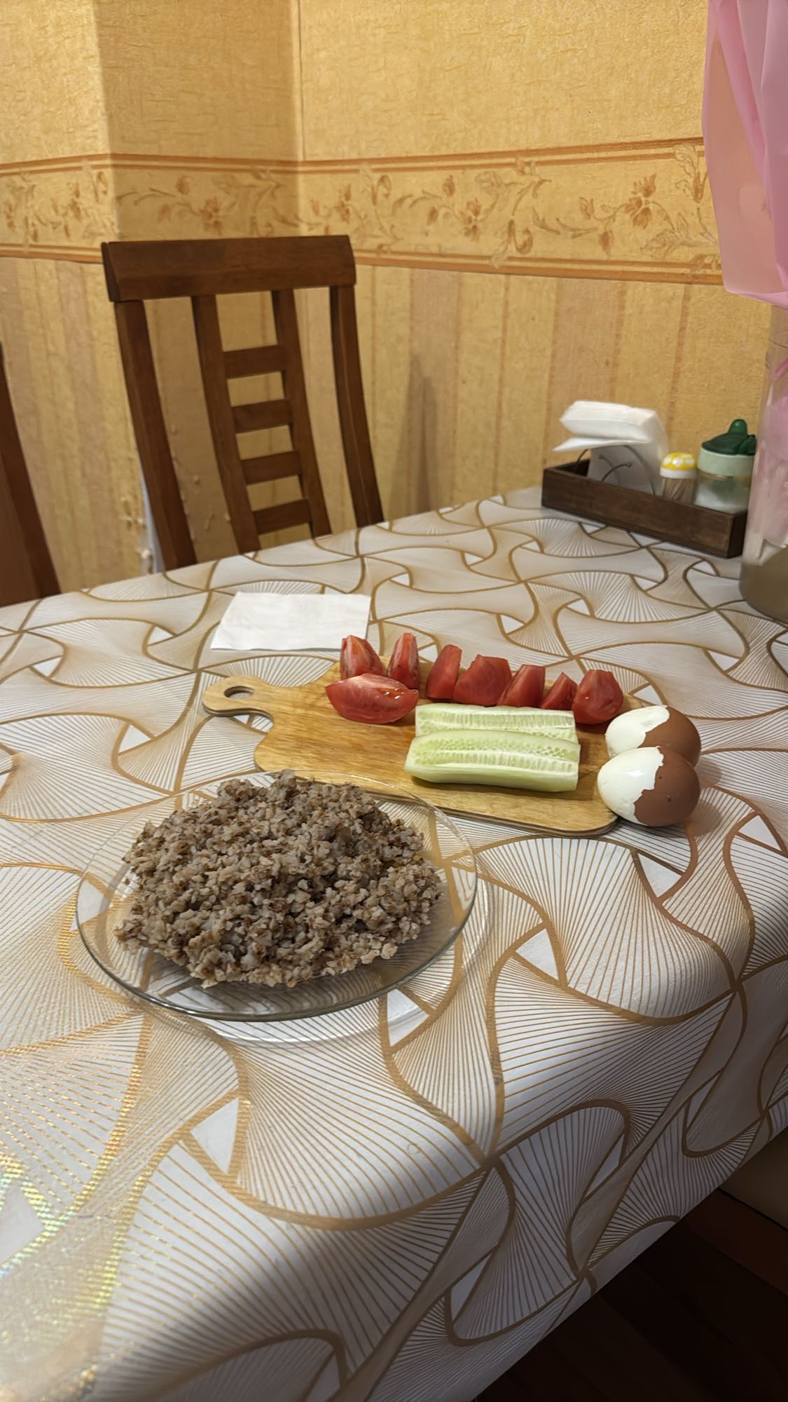 Гречка с яйцами и овощами