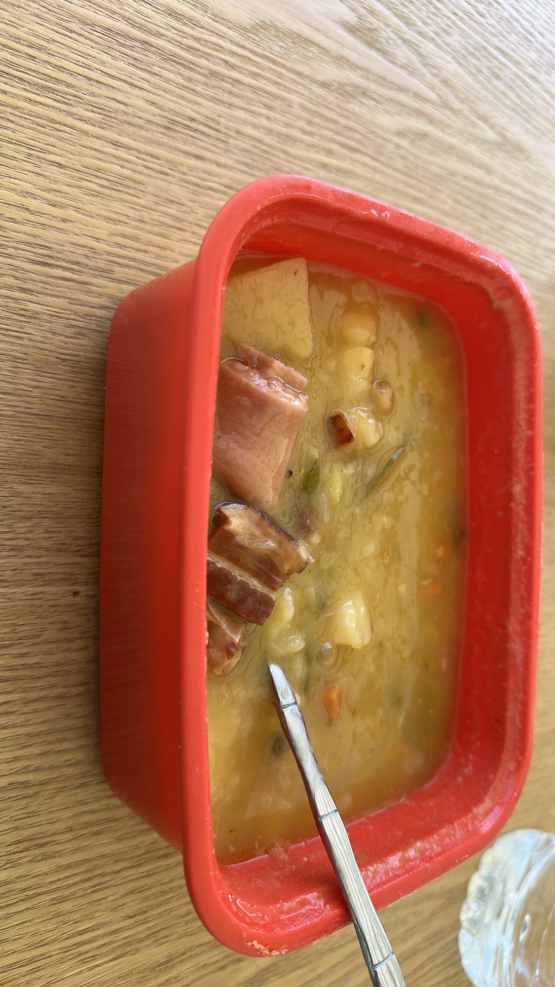 Soupe aux pois et porc