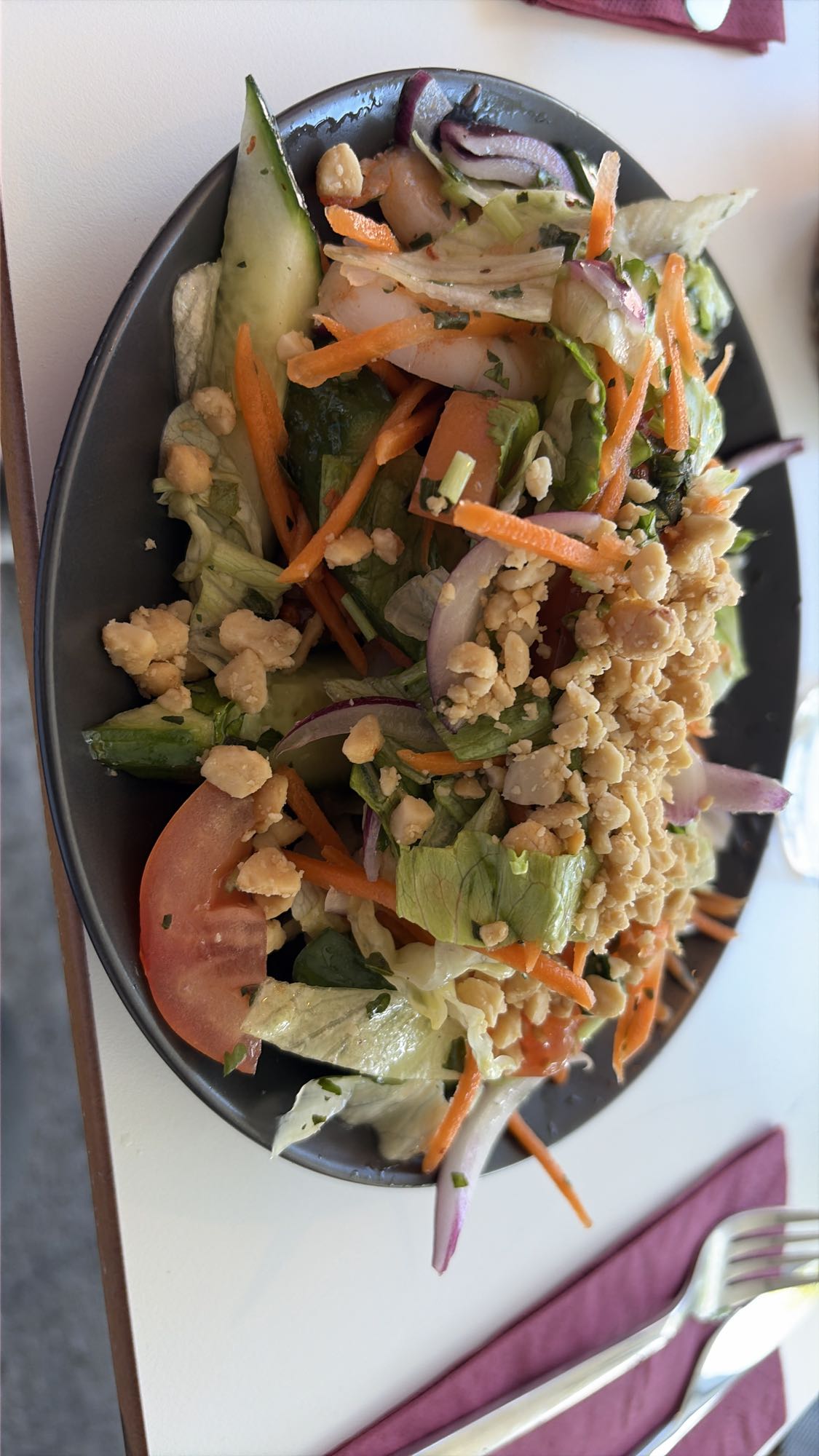 Räksallad med jordnötter