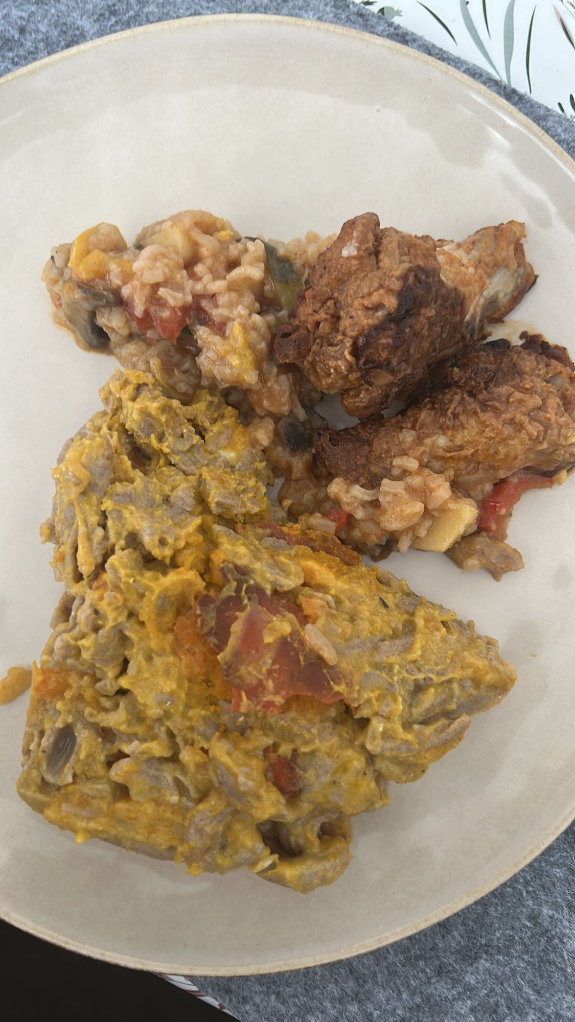 pollo con arroz y huevo