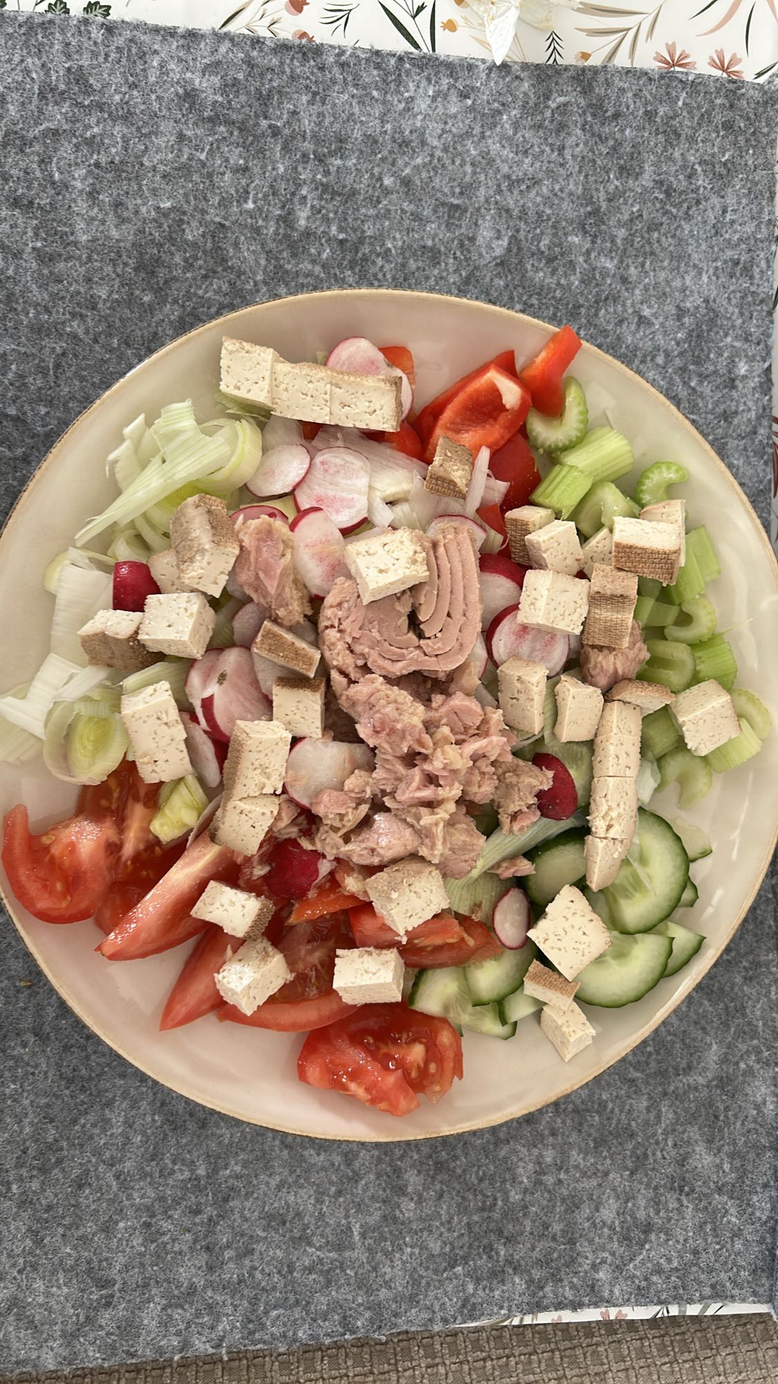 ensalada con atun y tofu