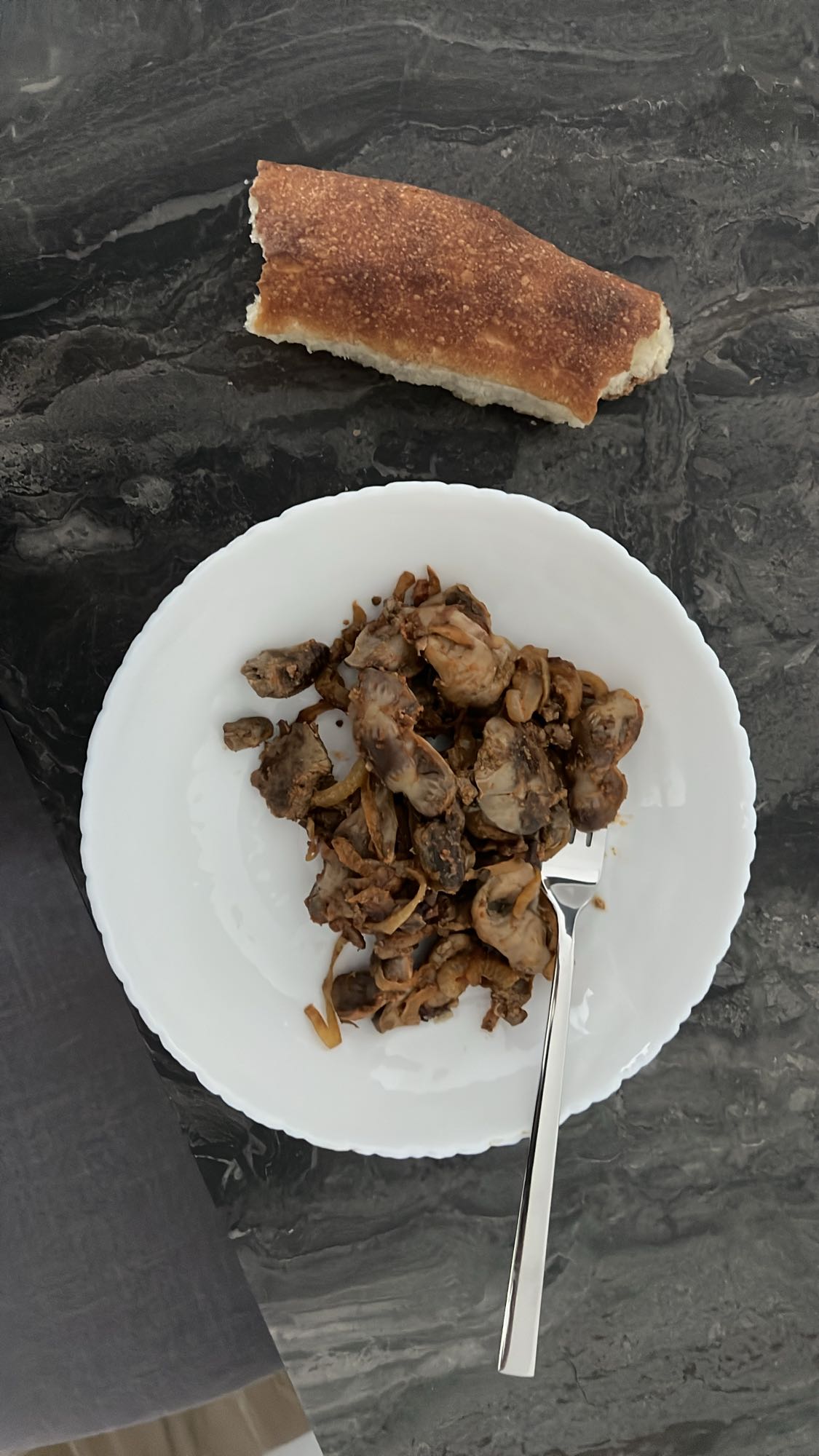 հավ սնկով և հաց