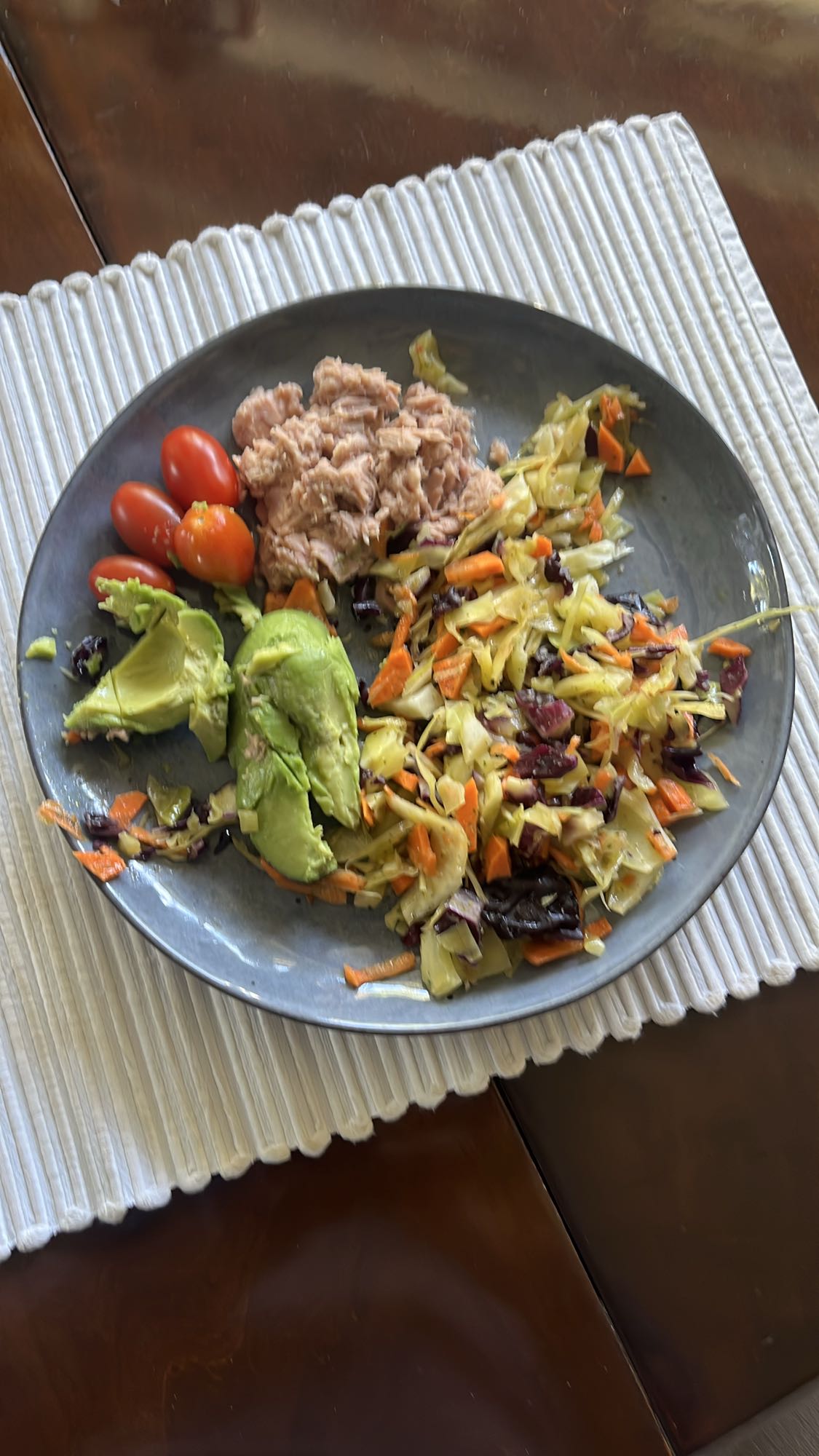 Tonfisktallrik med avokado