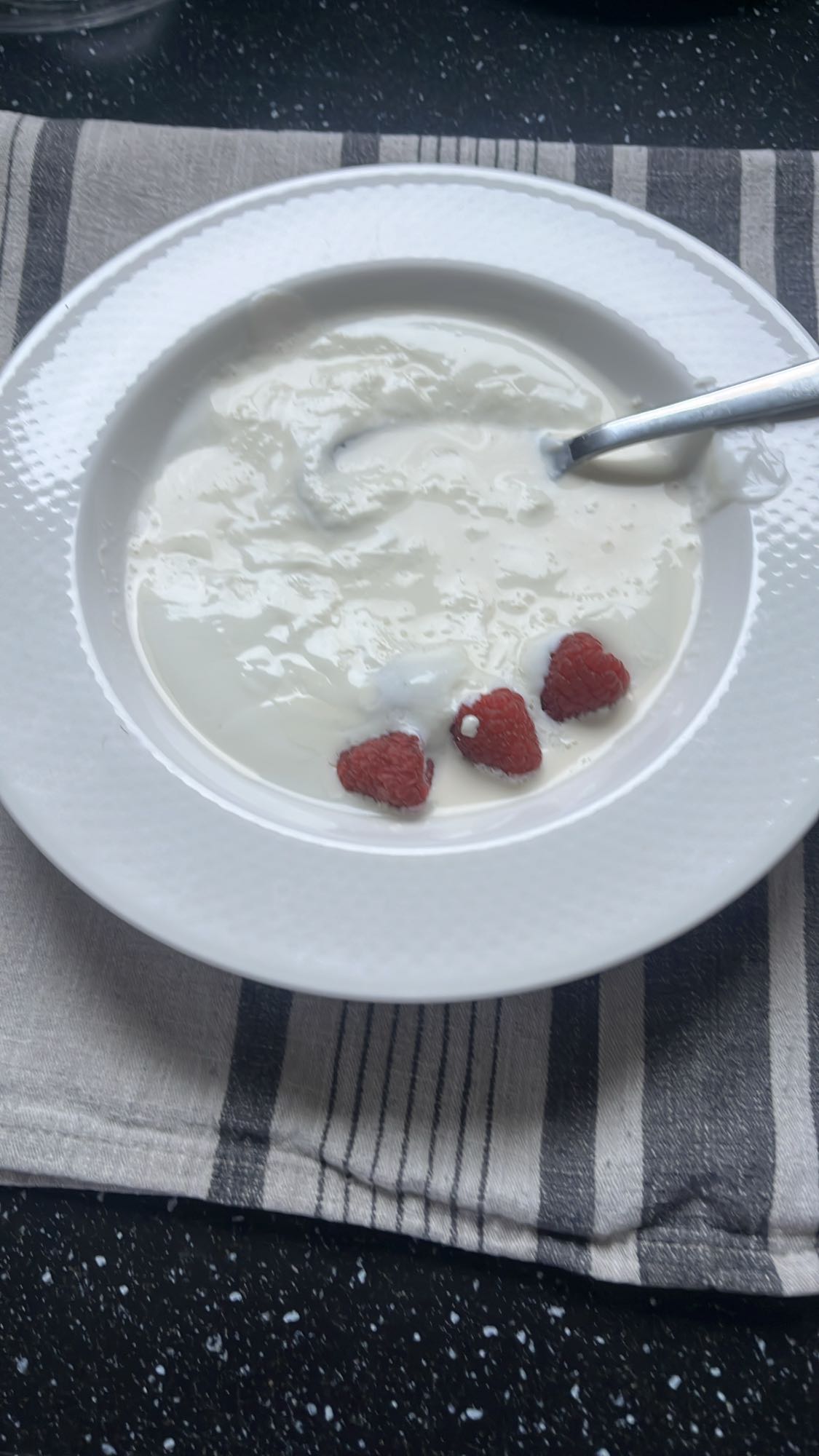 Yoghurt med hallon