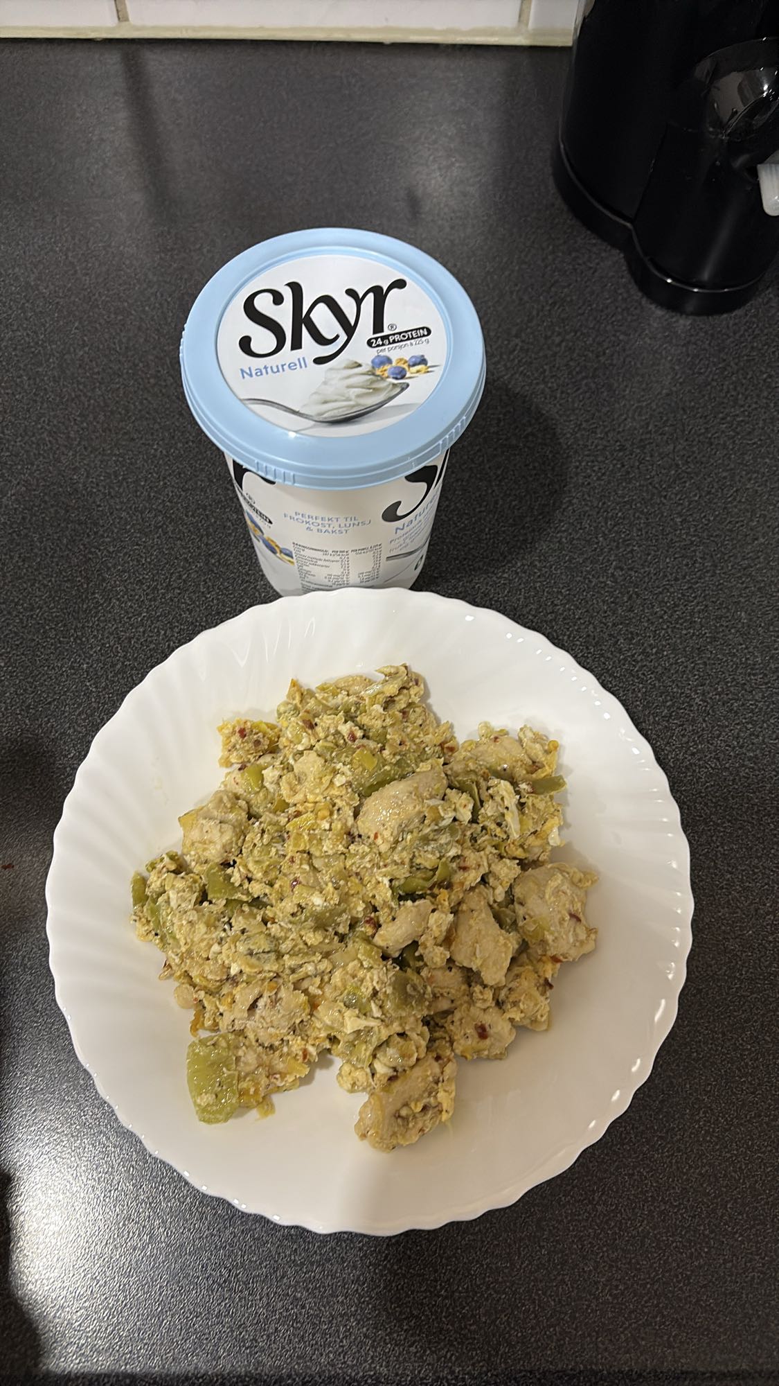 Kylling med egg og skyr