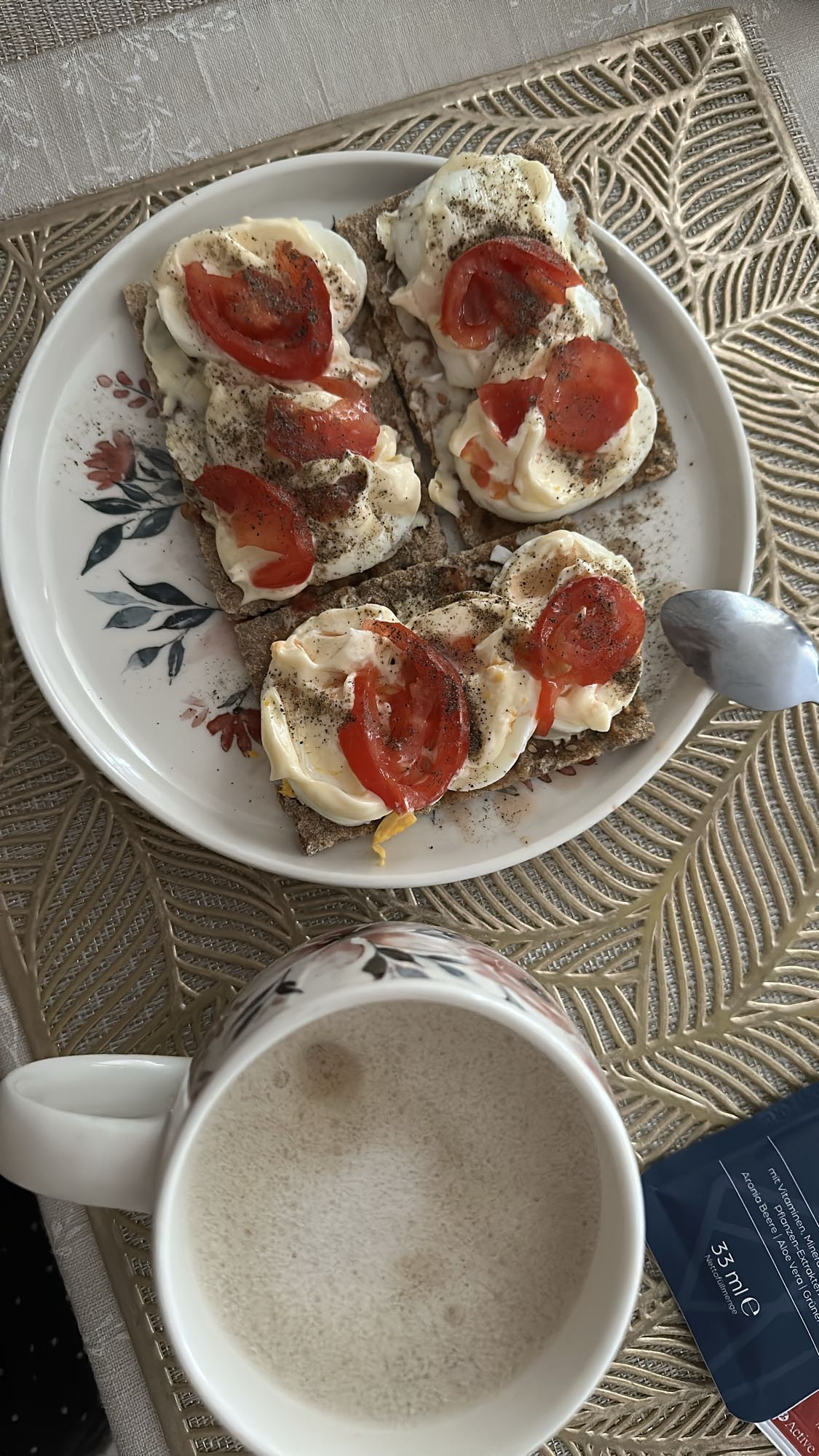 Pieczywo chrupkie z jajkiem