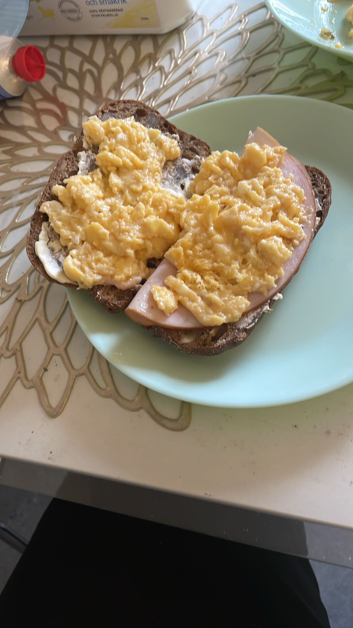 Äggröra på smörgås