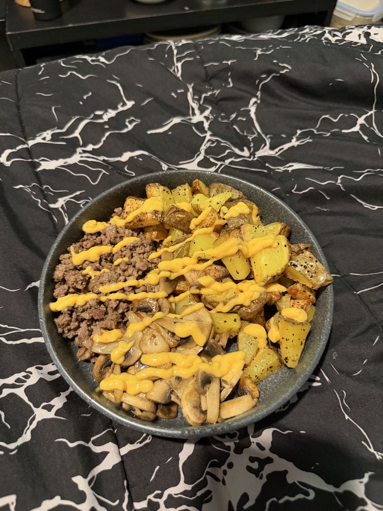 bol de carne y patatas