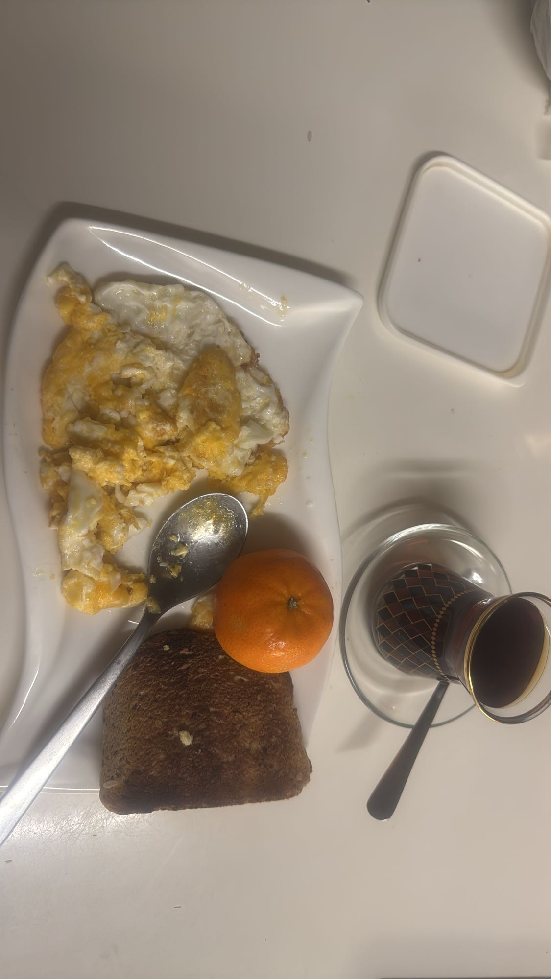 Stekta ägg med bröd