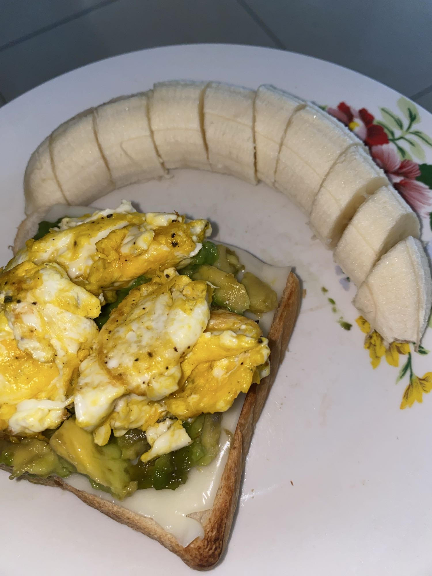 tostada con huevo y plátano