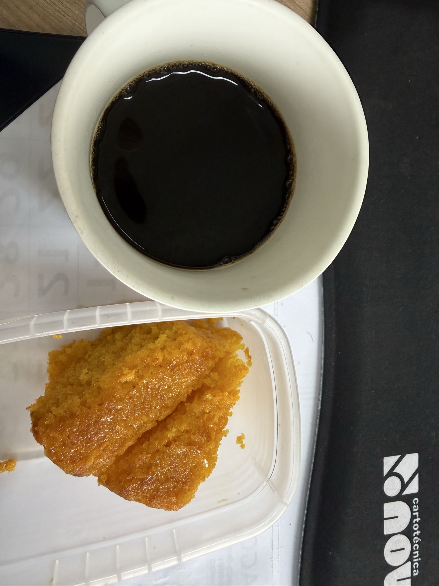 Café com bolo simples