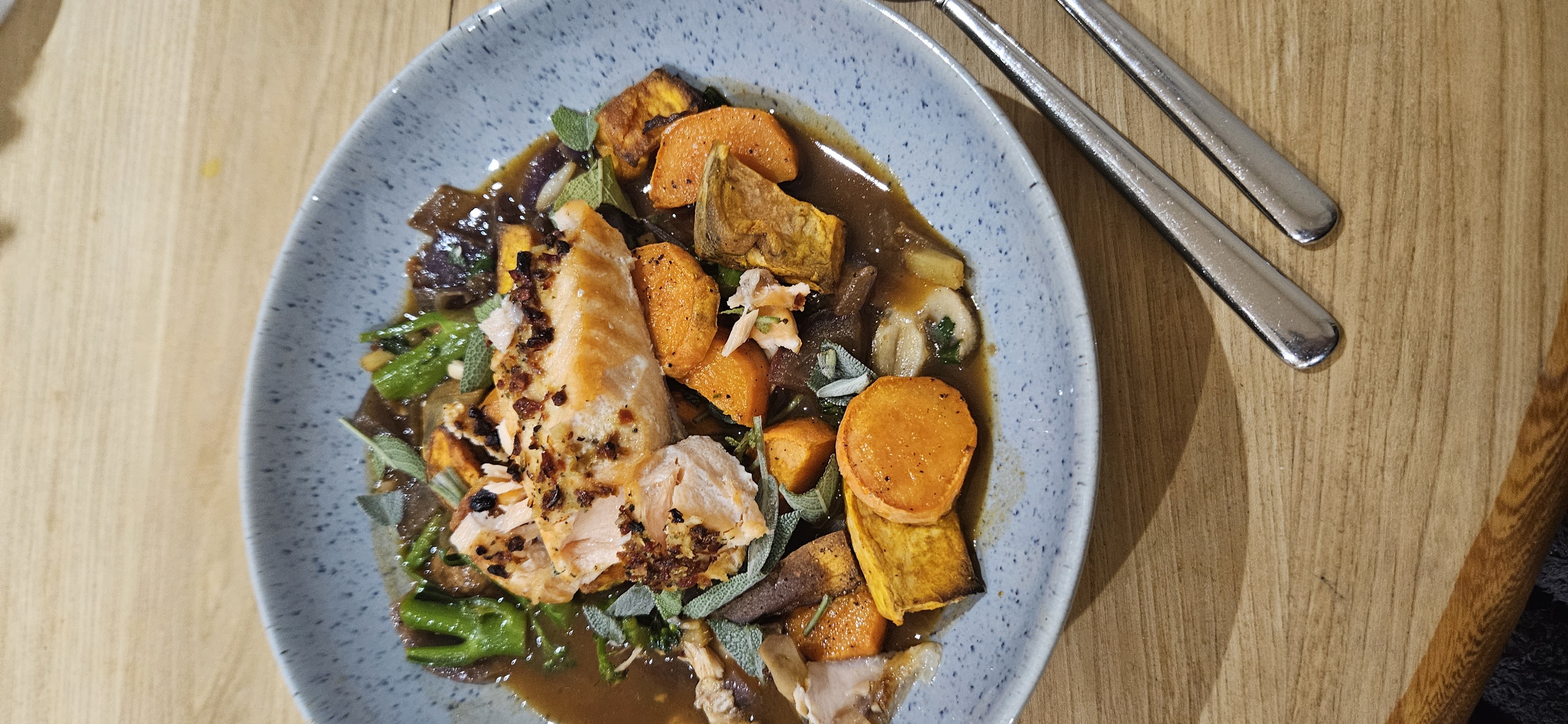 Salmon Veggie Bowl