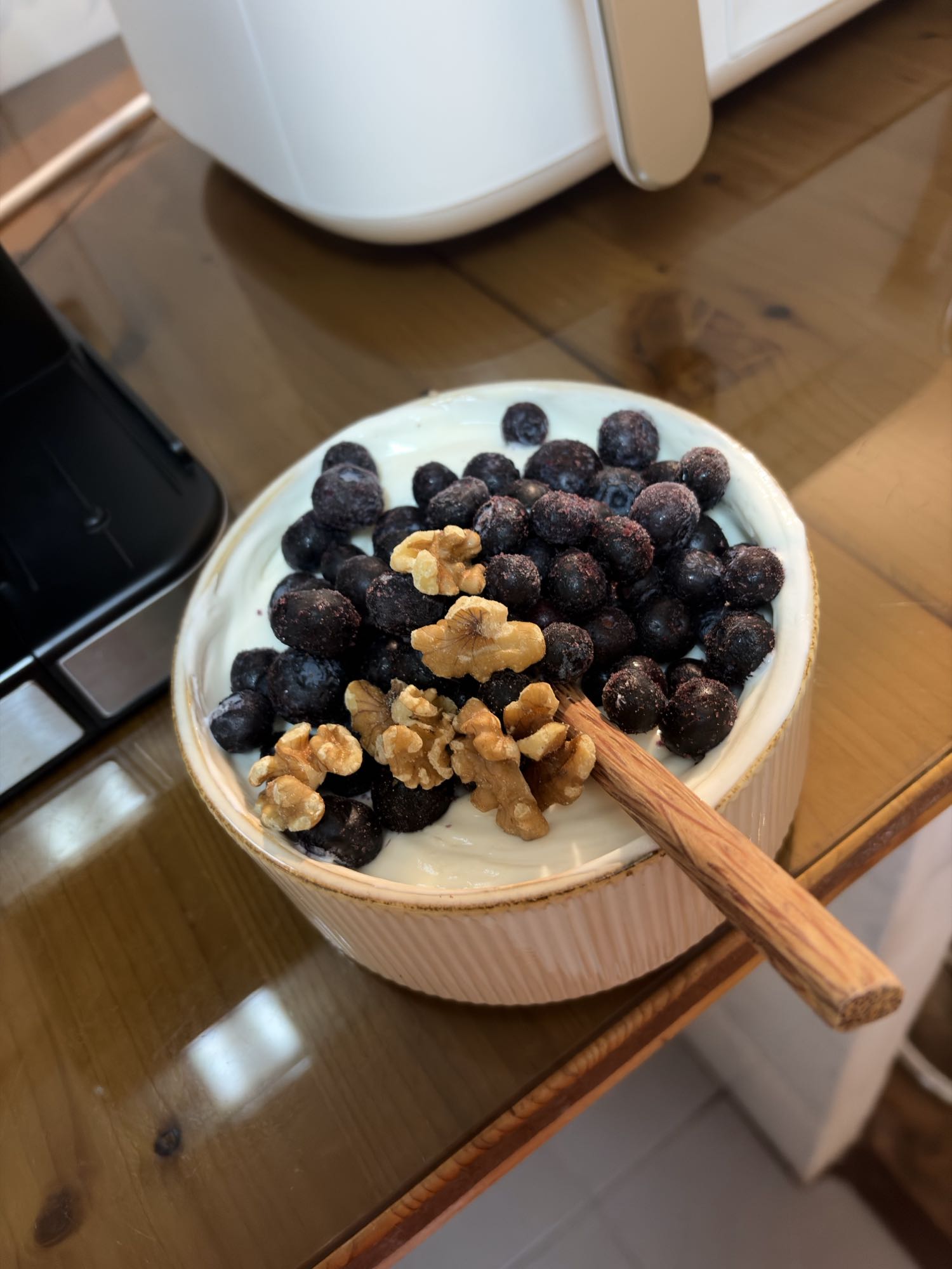 Skyr cu afine si nuci
