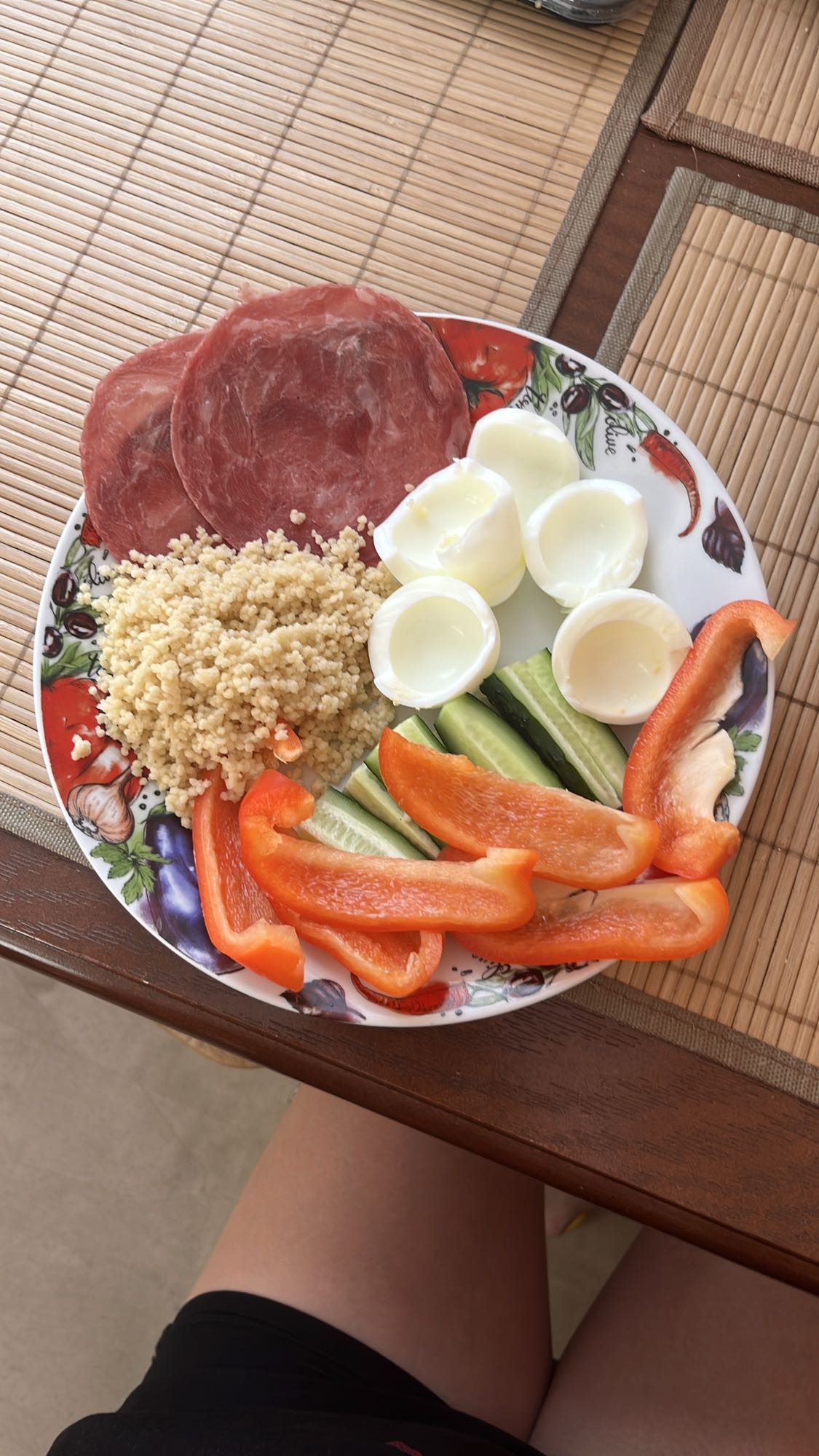 Кускус с яйцом и овощами