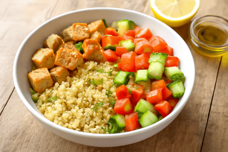 Куриное филе с овощами и киноа