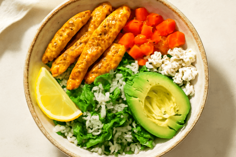 Herzhafter Hähnchen-Reis-Power-Bowl