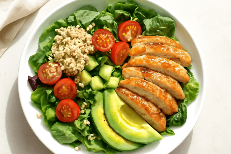 Energieboost Salade met Gegrilde Kip en Quinoa