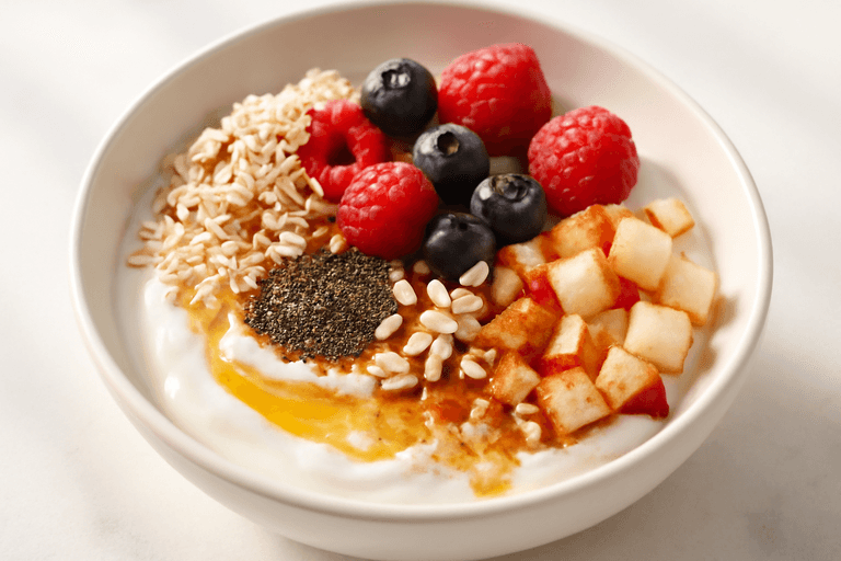 Proteinrik yoghurtbowl med havre, bär och chia