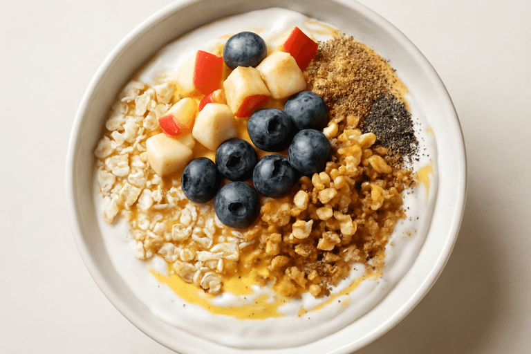 Energieke Griekse yoghurtbowl met appel, havermout en walnoten
